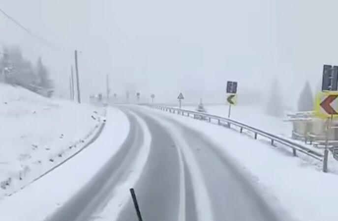 Iarnă în mijlocul lunii mai în Maramureș: Ninsori și măsuri de siguranță pe drumuri Iarnă în mijlocul lunii mai în Maramureș: Ninsori și măsuri de siguranță pe drumuri