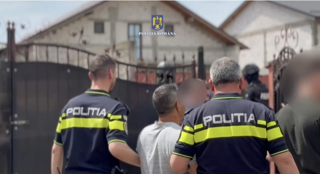 JAFAURI CA-N FILME: Polițiștii din Dâmbovița au capturat hoții dintr-o grupare periculoasă