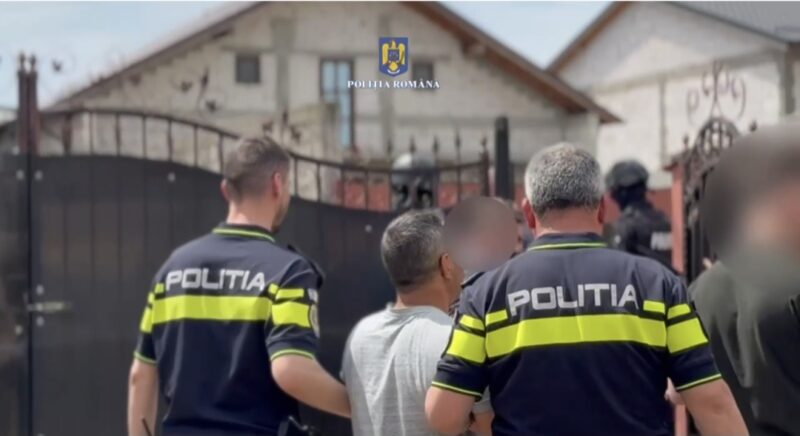JAFURI CA-N FILME: Polițiștii din Dâmbovița au capturat hoții dintr-o grupare periculoasă JAFAURI CA-N FILME: Polițiștii din Dâmbovița au capturat hoții dintr-o grupare periculoasă