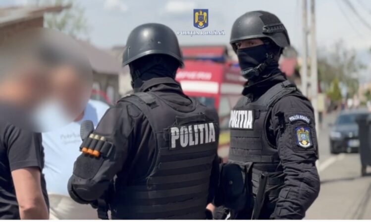 JAFAURI CA-N FILME: Polițiștii din Dâmbovița au capturat hoții dintr-o grupare periculoasă