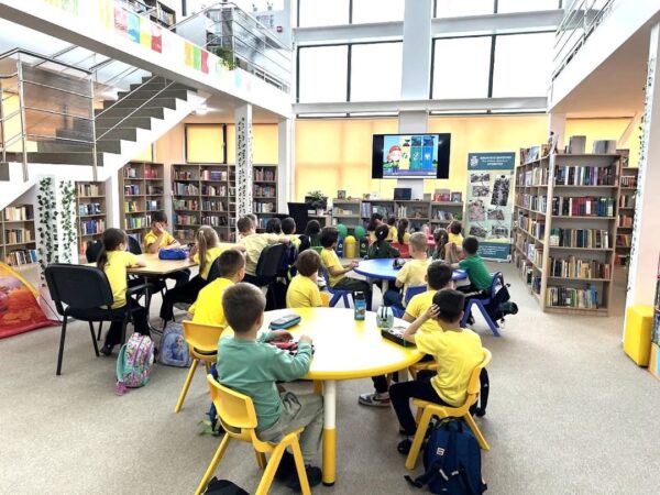 O zi verde și plină de bucurie la Filiala pentru copii a Bibliotecii Județene Dâmbovița O zi verde și plină de bucurie la Filiala pentru copii a Bibliotecii Județene Dâmbovița
