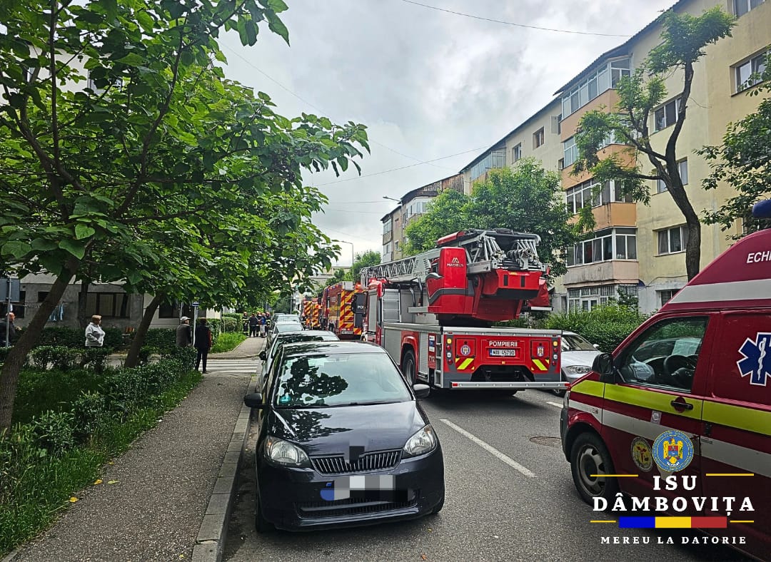 Panică într-un bloc din Târgoviște: Incendiu în plină dimineață, zeci de oameni evacuați