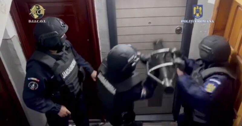 Percheziții și rețineri în Dâmbovița într-un dosar de trafic de droguri de risc și mare risc Percheziții și rețineri în Dâmbovița într-un dosar de trafic de droguri de risc și mare risc