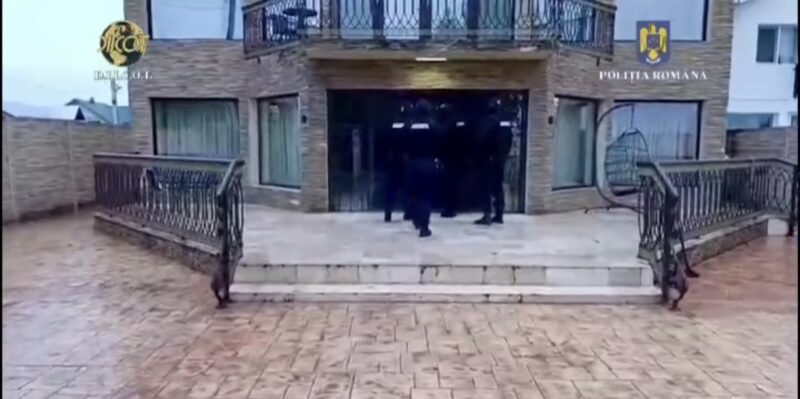 Percheziții și rețineri în Dâmbovița într-un dosar de trafic de droguri de risc și mare risc