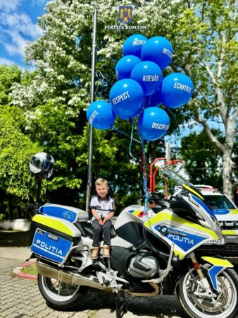 Polițiștii au sărbătorit Ziua Internațională a Copilului alături de cei mici, în Parcul Central din Găești Polițiștii au sărbătorit Ziua Internațională a Copilului alături de cei mici, în Parcul Central din Găești