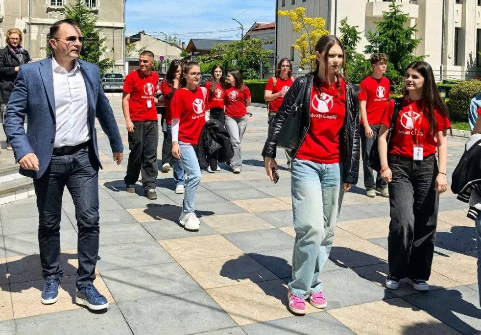 Primarul  Daniel Cristian Stan, dialog deschis cu liceenii din Târgoviște: Tinerii au idei și vor să se implice!