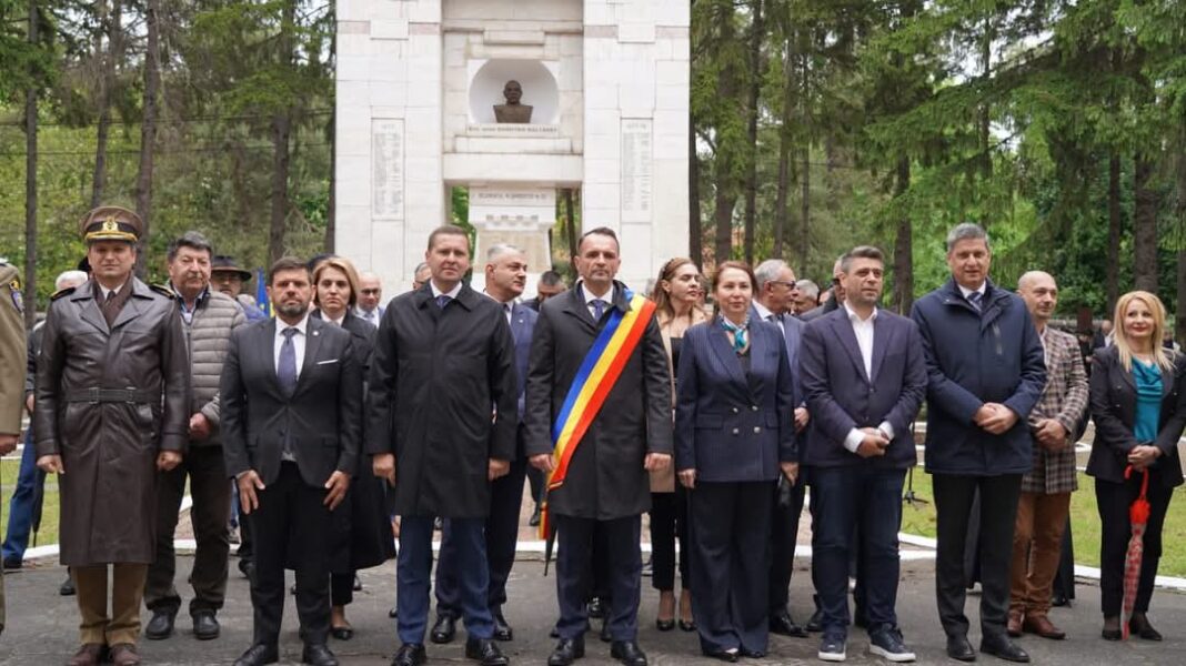 Primarul Târgoviștei, Daniel Cristian Stan, a marcat Ziua Independenței Naționale la Garnizoana Târgoviște. VIDEO