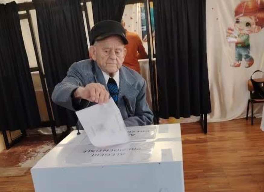 Primul votant din Răcari: Nea Nae, la 93 de ani, dă exemplu pentru întreaga comunitate!