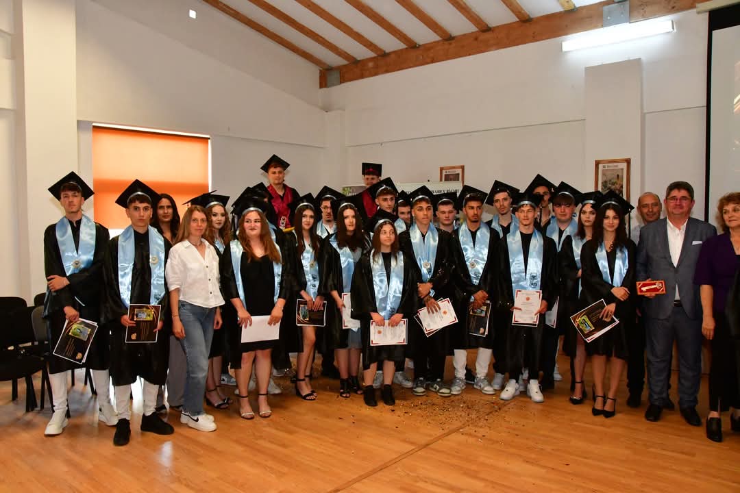 Emoții și bucurie la ultimul clopoțel de la Liceul Teoretic „Ion Ghica” din Răcari