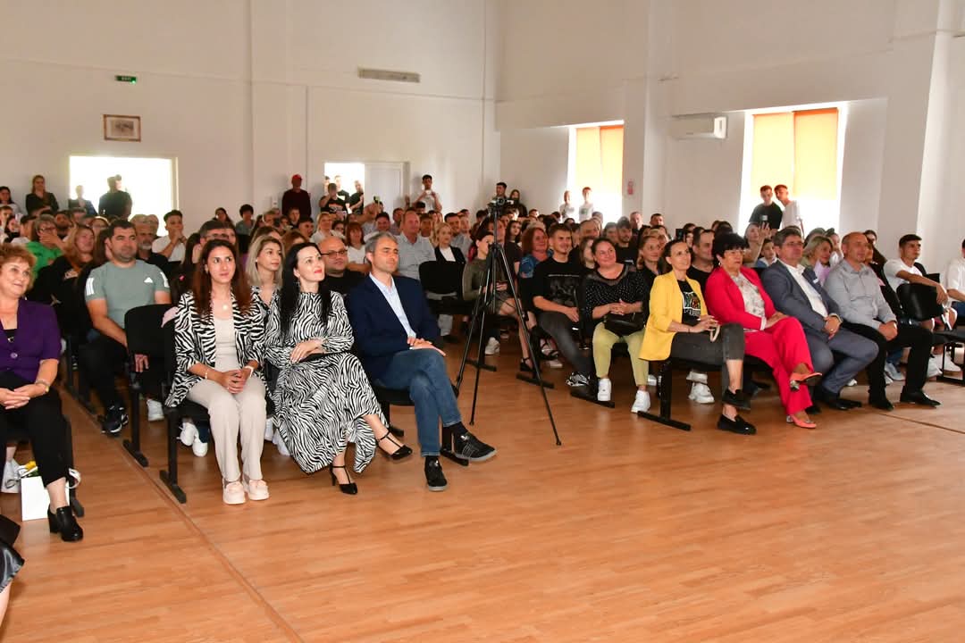 Emoții și bucurie la ultimul clopoțel de la Liceul Teoretic „Ion Ghica” din Răcari