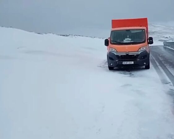 Spectacol alb pe Transalpina: Iarna își face ultima apariție în mijlocul lunii mai Spectacol alb pe Transalpina: Iarna își face ultima apariție în mijlocul lunii mai