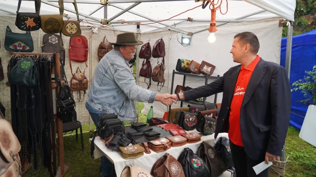 Târgul Meșterilor Populari a deschis oficial Zilele Județului Dâmbovița 