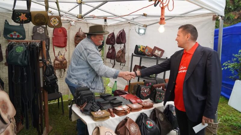 Târgul Meșterilor Populari a deschis oficial Zilele Județului Dâmbovița 