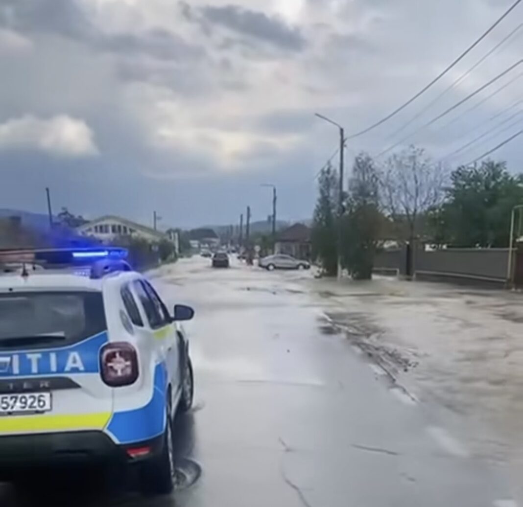 Urgia naturii, DN 58B a fost închis din cauza inundațiilor:  Traficul reluat după câteva ore