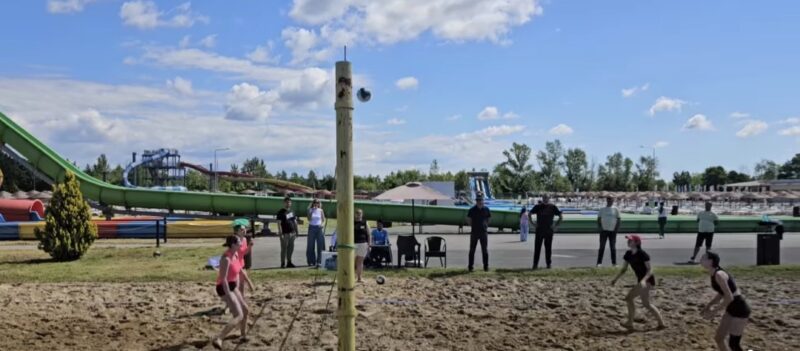 Zilele Județului Dâmbovița: Spectacol la cu volei pe plajă la Complexul Turistic de Natație Târgoviște Zilele Județului Dâmbovița: Spectacol la cu volei pe plajă la Complexul Turistic de Natație Târgoviște