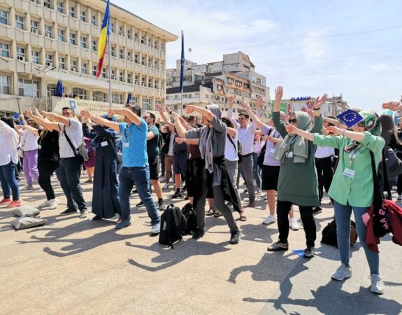 Astăzi, 2 Mai, sărbătorim Ziua Națională a Tineretului, o zi dedicată vouă, celor care sunteți motorul schimbării și viitorul națiunii noastre! Legea 425/2004 a instituit această zi pentru a celebra energia, curajul și viziunea tinerilor din întreaga țară.