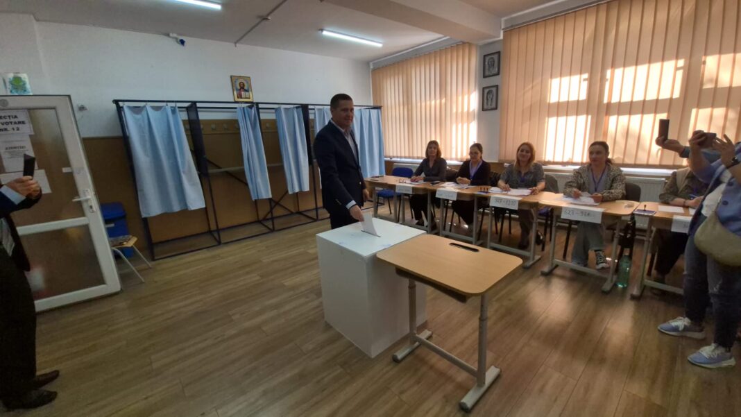 Președintele CJ Dâmbovița, Corneliu Ștefan, a votat pentru dezvoltarea județului Dâmbovița și stabilitate în administrație. VIDEO