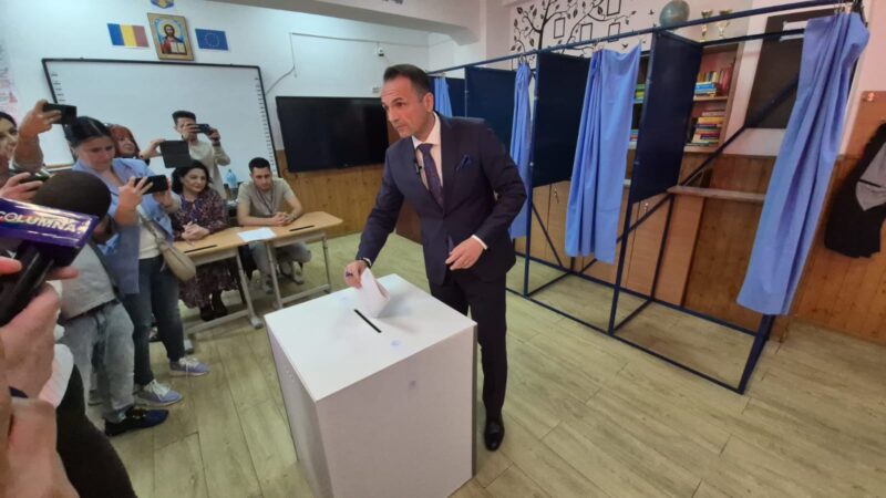 Primarul municipiului Târgoviște, Daniel Cristian Stan, a votat pentru stabilitate și dezvoltare: „România nu-și permite haos” Primarul municipiului Târgoviște, Daniel Cristian Stan, a votat pentru stabilitate și dezvoltare: „România nu-și permite haos”