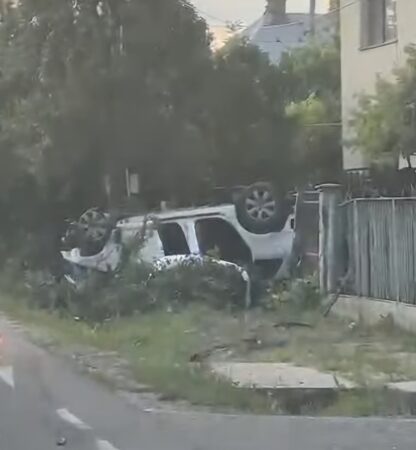 Accident în Răzvad: Mașină scăpată de sub control, șofer rănit și transportat la spital