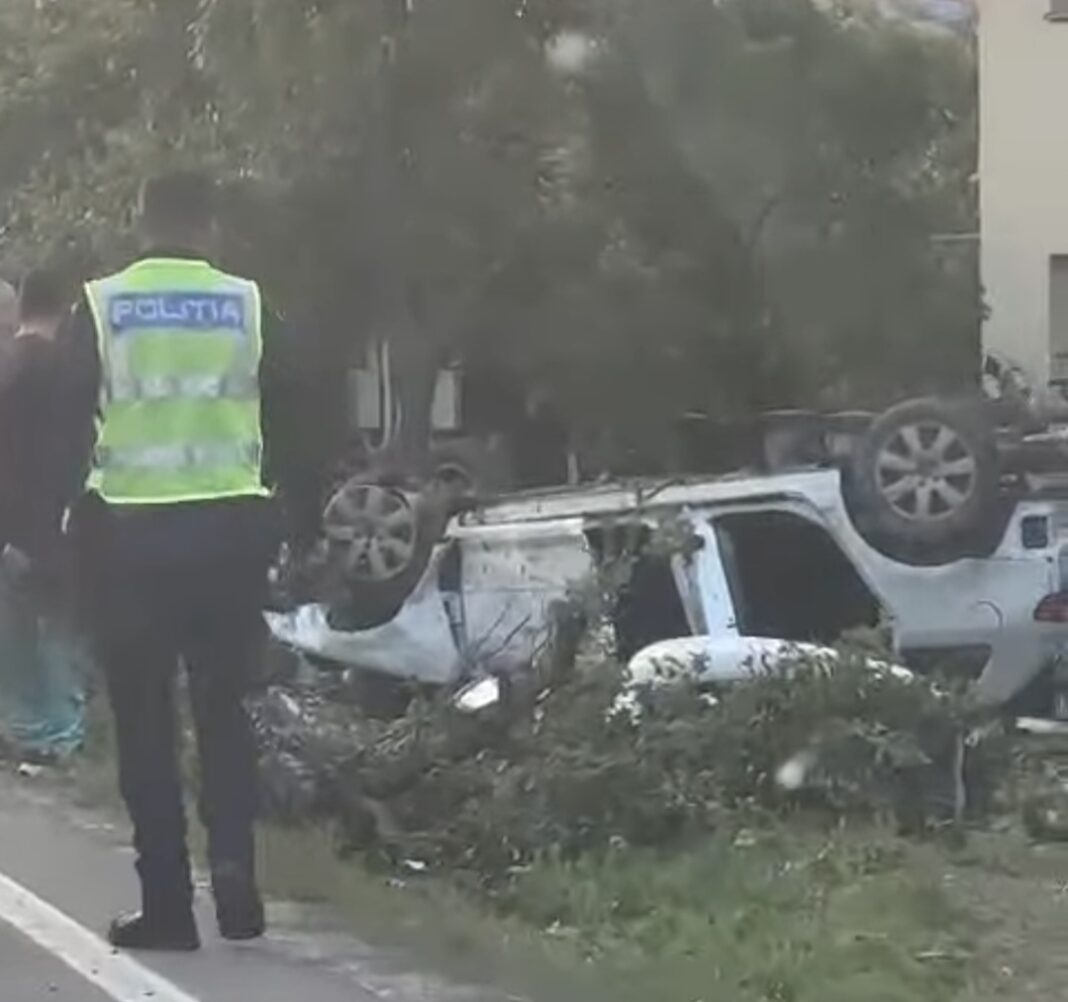 Accident în Răzvad: Mașină scăpată de sub control, șofer rănit și transportat la spital