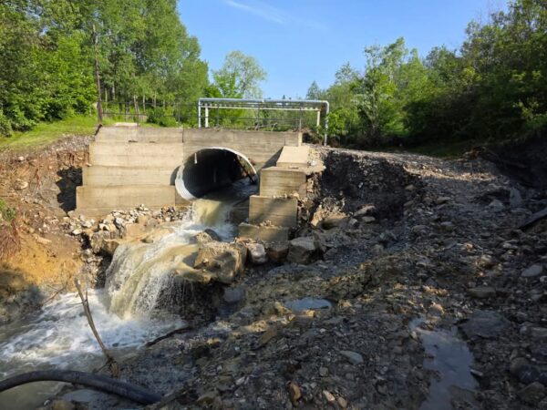 Autoritățile județene intervin de urgență la Pietroșița, după viiturile provocate de ploile torențiale