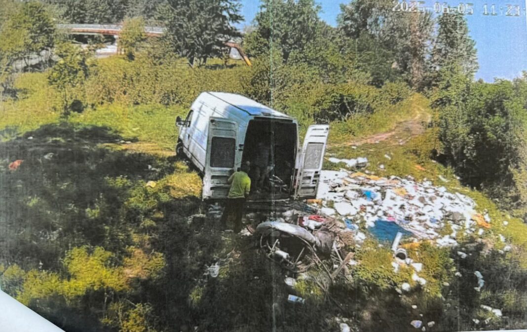Camerele de supraveghere, armele administrației din Răzvad  împotriva deșeurilor ilegale