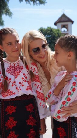 Dâmbovița multiculturală: Tradițiile prind viață în inima județului!