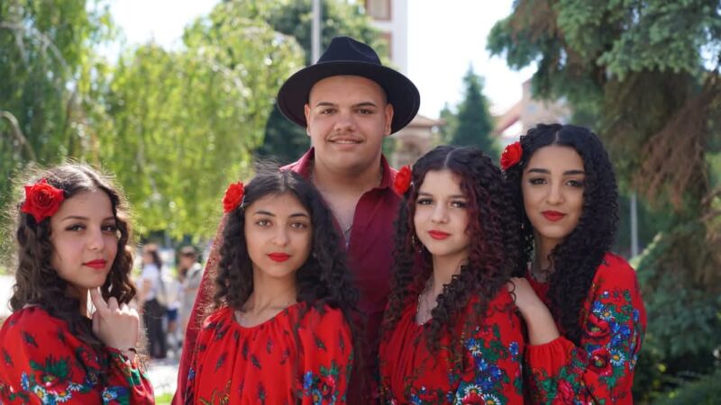 Dâmbovița multiculturală: Tradițiile prind viață în inima județului!