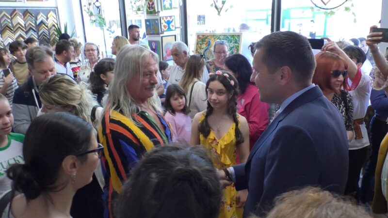 Vernisajul expoziției organizate de Școala Populară de Artă „Octav Enigărescu”, în cadrul Zilelor Județului Dâmbovița. VIDEO