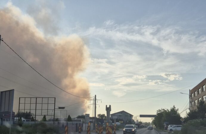 Incendiu la groapa de dunoi din Aninoasa: Județul Dâmbovița, sub stare de alertă timp de 30 de zile Incendiu la groapa de dunoi din Aninoasa: Județul Dâmbovița, sub stare de alertă timp de 30 de zile