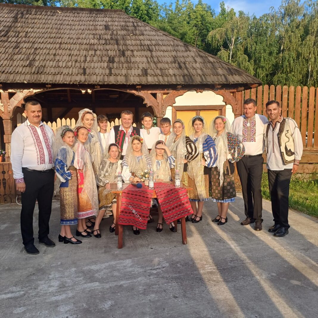 Mândria comunei Malu cu Flori, pe scena emisiunii „Întâlnirea Românilor”