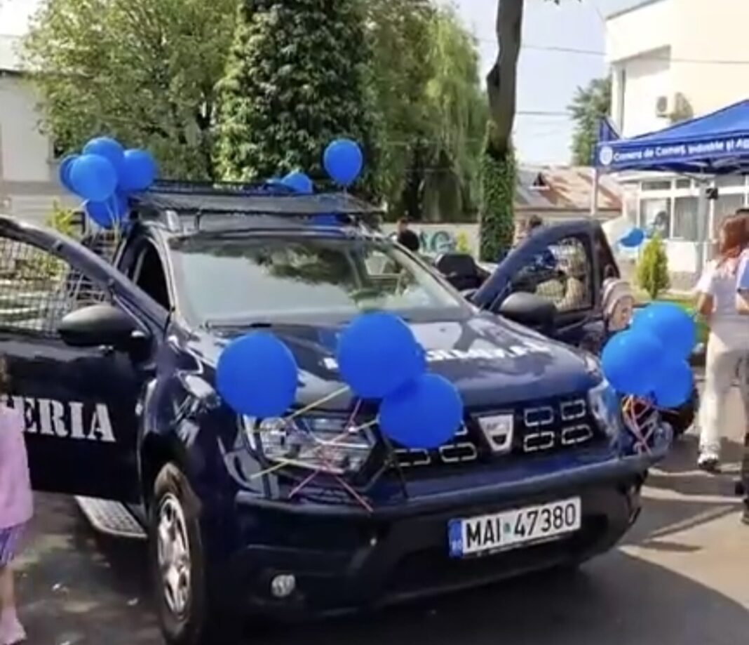 O zi cu oameni în uniformă: Jandarmeria și Poliția Dâmbovița au avut o întâlnire de poveste cu copiii 