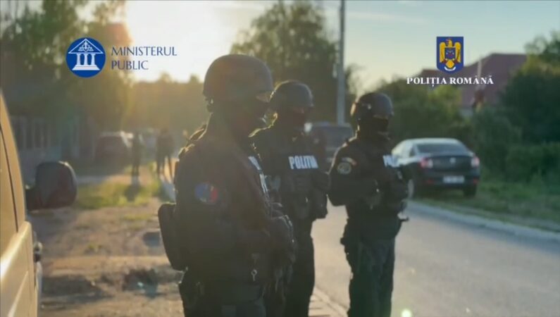  Operațiune de amploare în Dâmbovița: Zeci de percheziții la Bălteni într-un dosar de incendiere ilegală a deșeurilor