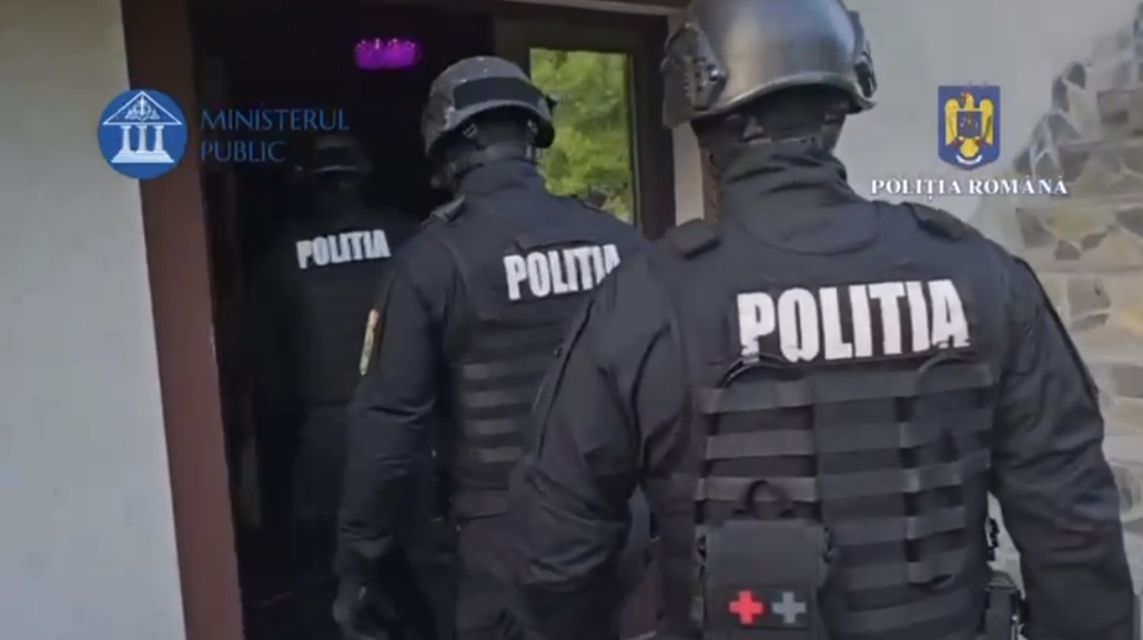 PERCHEZIȚII ÎN DÂMBOVIȚA ÎNTR-UN DOSAR DE NERESPECTARE A DREPTURILOR DE AUTOR: BUNURI CONTRAFĂCUTE DE PESTE 100.000 DE LEI, CONFISCATE