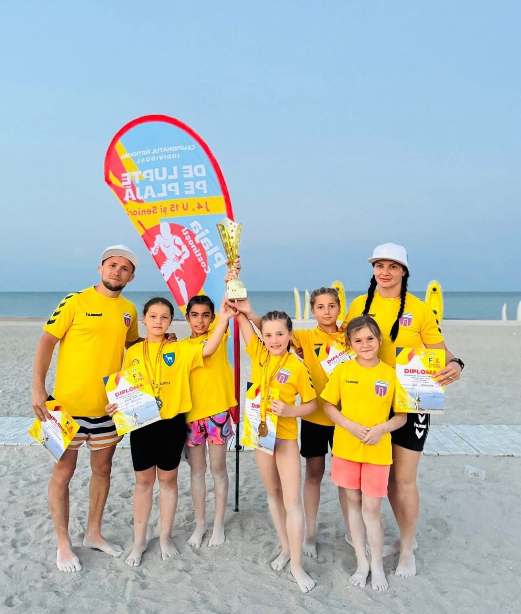 Ploaie de medalii pentru micii luptători de la CSȘ Târgoviște la Festivalul Micul Luptător de Lupte pe Plajă
