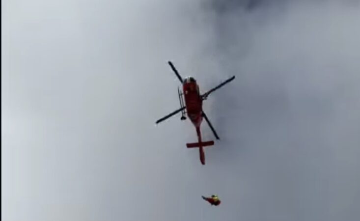 Salvamontiștii au finalizat o misiune de salvare dificilă în Bucegi, după 17 ore de intervenție