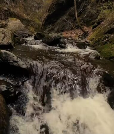 Cascada Lotrișor, răspunsul naturii la caniculă!