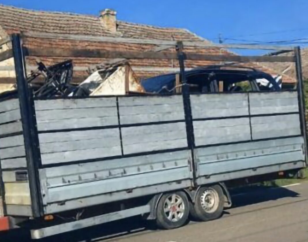 Două autoutilitare care transportau ilegal deșeuri, oprite și confiscate de polițiști în județul Dâmbovița