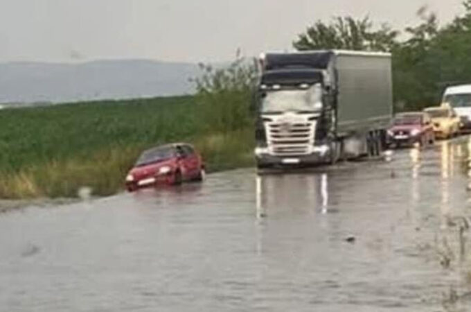 După caniculă, furtună puternică, peste 35 litri pe metru pătrat în doar câteva ore