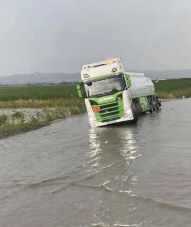 După caniculă, furtună puternică, peste 35 litri pe metru pătrat în doar câteva ore