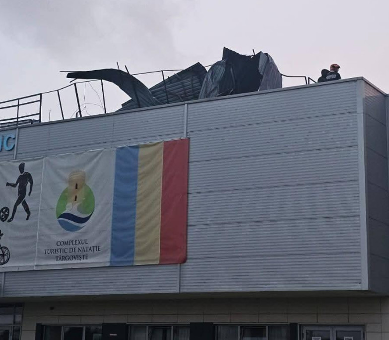 Furtuna a avariat acoperișul bazinului olimpic din cadrul Complexului de Natație Târgoviște, activitatea este suspendată temporar