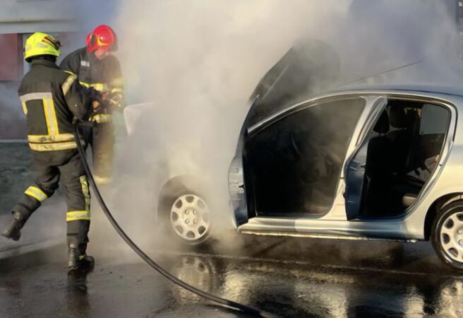 Incendiu la un autoturism în comuna Bucșani, satul Racoviță Incendiu la un autoturism în comuna Bucșani, satul Racoviță