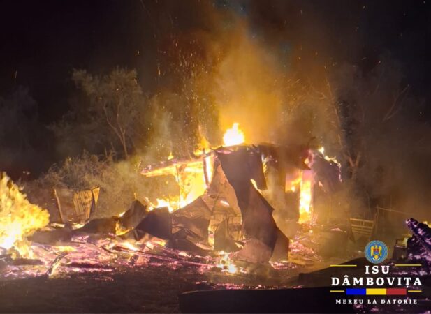 Incendiu violent la o anexă gospodărească în Bărbulețu Incendiu violent la o anexă gospodărească în Bărbulețu
