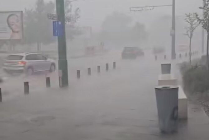 MARE ATENȚIE! COD GALBEN de PLOI TORENȚIALE, FURTUNI și GRINDINA pentru județul Dâmbovița MARE ATENȚIE! COD GALBEN de PLOI TORENȚIALE, FURTUNI și GRINDINA pentru județul Dâmbovița