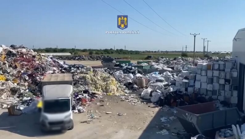 Dezastru: Polițiștii dâmbovițeni au făcut controale pe linia deșeurilor și substanțelor periculoase