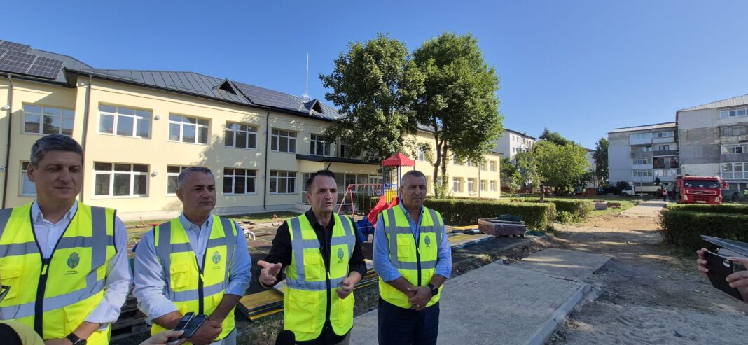 La Grădinița nr. 14 din Târgoviște, lucrările de reabilitare  sunt pe ultima sută de metri. VIDEO