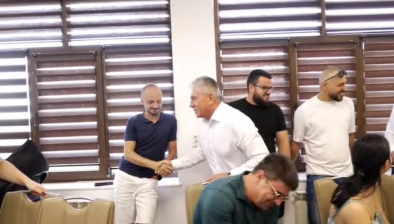 24 de familii tinere din Găești au primit cheile noilor apartamente ANL finalizate 24 de familii tinere din Găești au primit cheile noilor apartamente ANL finalizate
