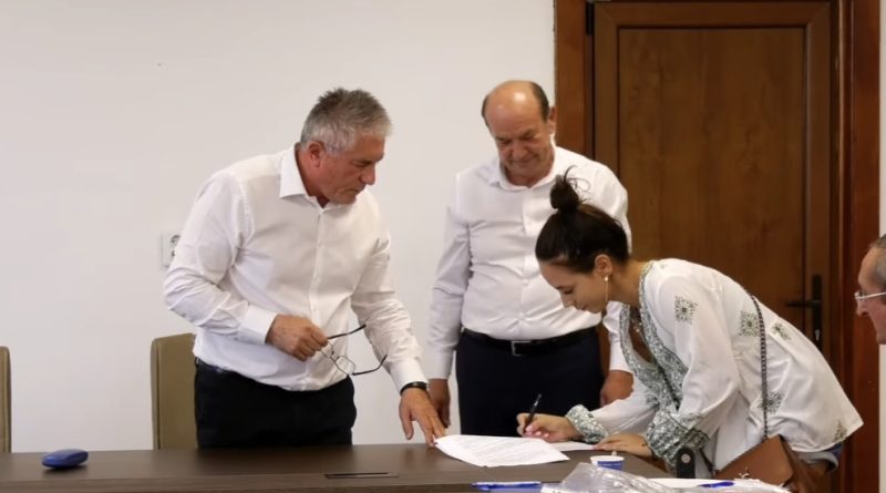 24 de familii tinere din Găești au primit cheile noilor apartamente ANL finalizate