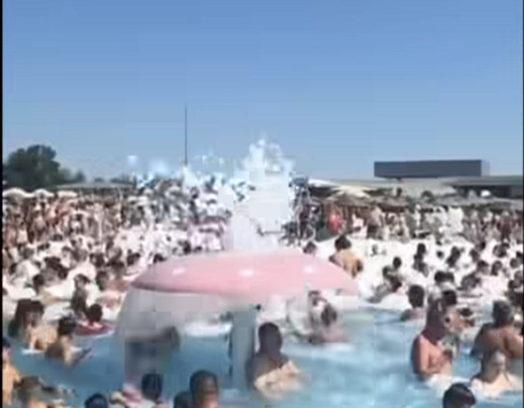 9 ani de distracție la Complexul Turistic de Natație Târgoviște!