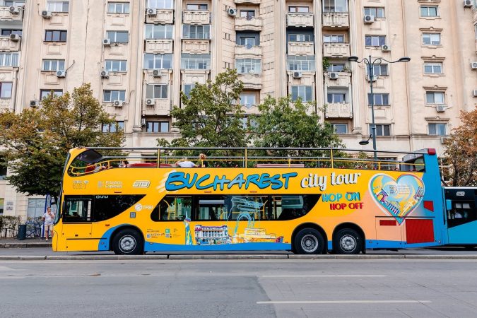 Autobuzele turistice revin pe străzile Bucureștiului Autobuzele turistice revin pe străzile Bucureștiului